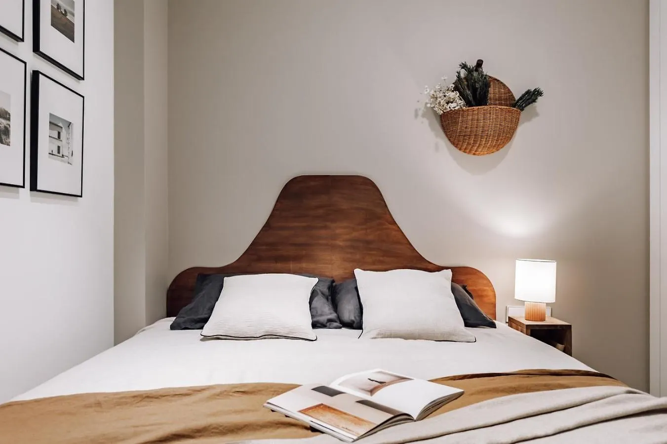 Apartment Encina - 2 Bedrooms In Eixample Esquerra Barcelona