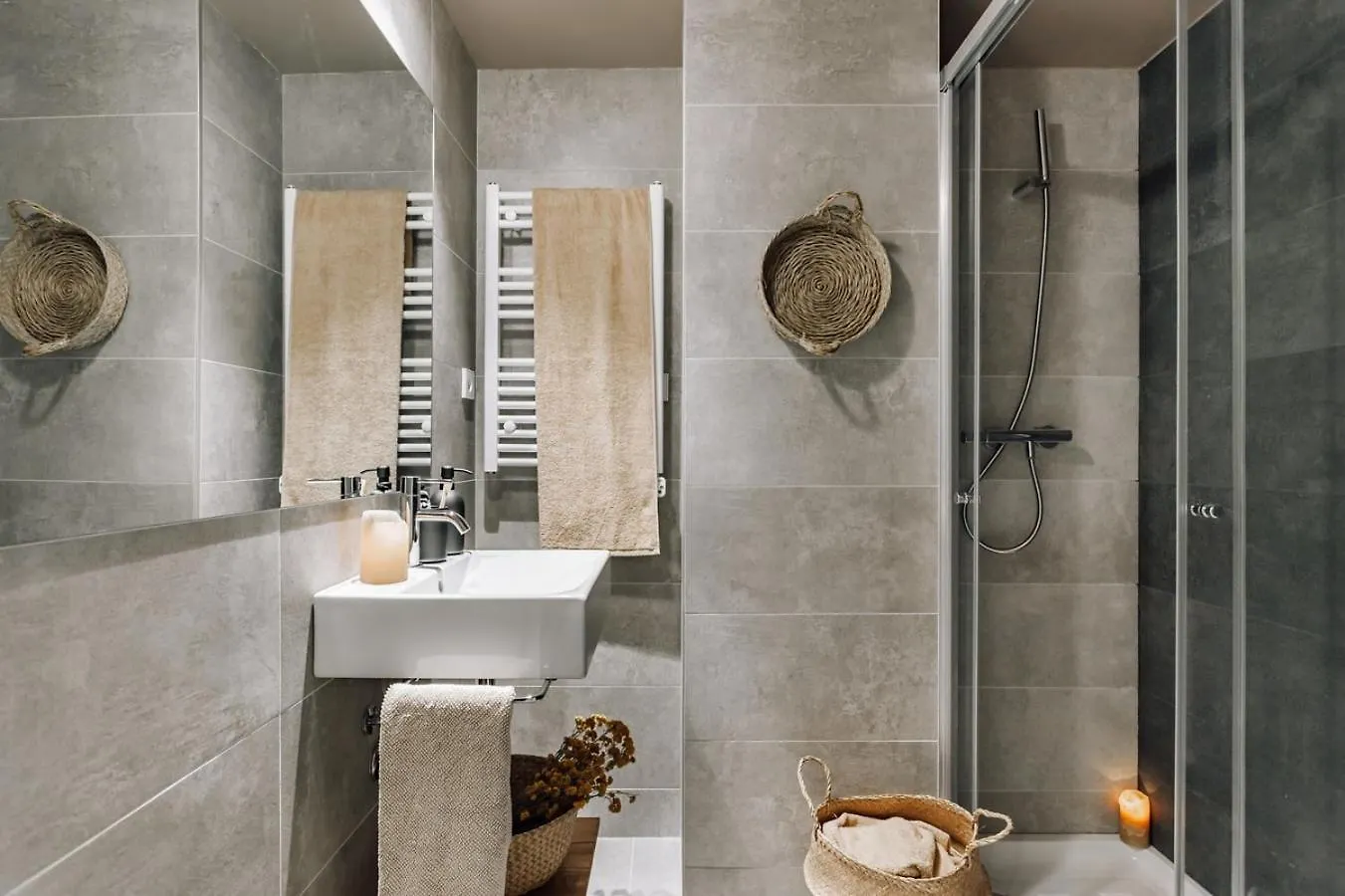 Encina - 2 Bedrooms In Eixample Esquerra Barcelona Apartment