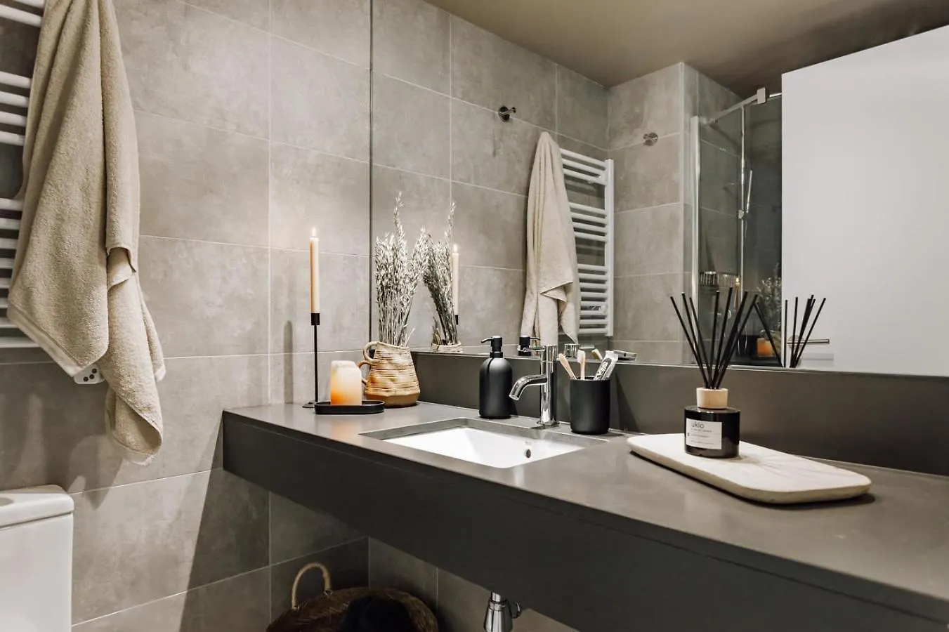 Encina - 2 Bedrooms In Eixample Esquerra Barcelona 0*,  Spain
