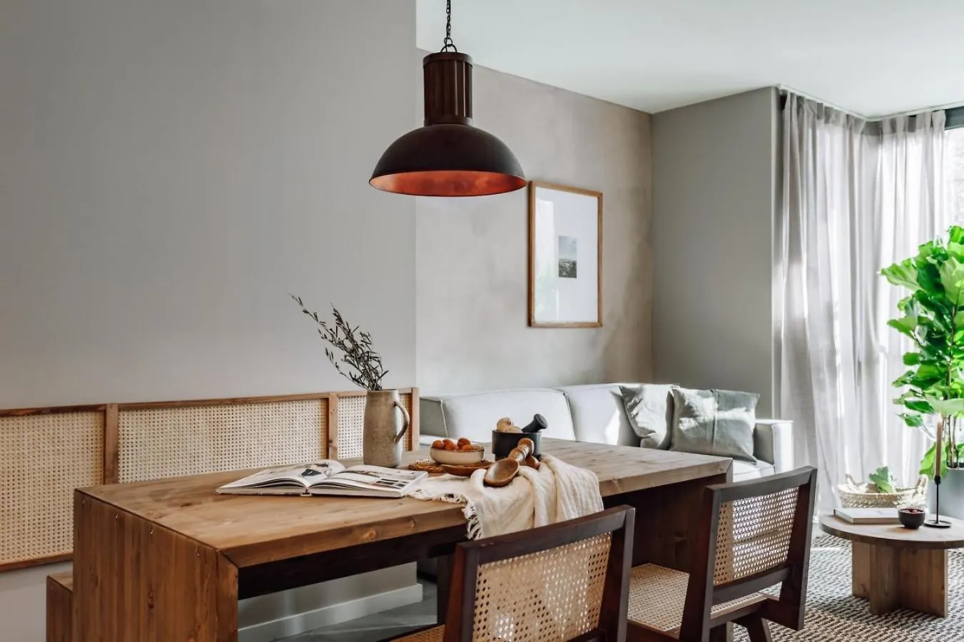 Apartment Encina - 2 Bedrooms In Eixample Esquerra Barcelona Spain
