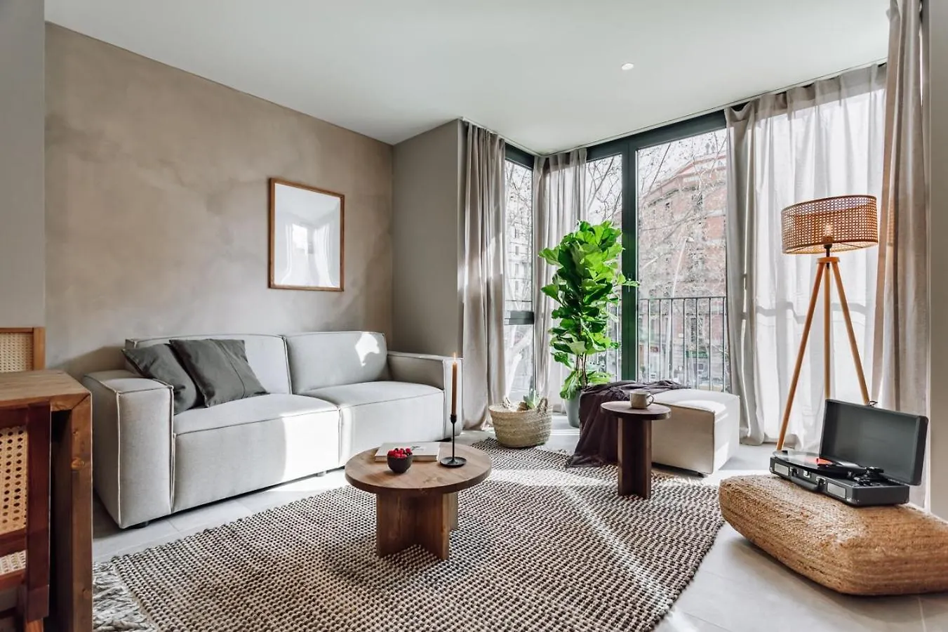 Encina - 2 Bedrooms In Eixample Esquerra contacts